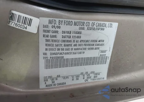 2001 Mercury Grand Marquis Gs z USA, uszkodzony, nr VIN 2MEFM74W51X613819